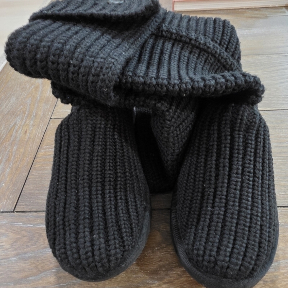 UGG Classic Cardy Knit Boots, Women's Size 6 - Picture 4 of 13